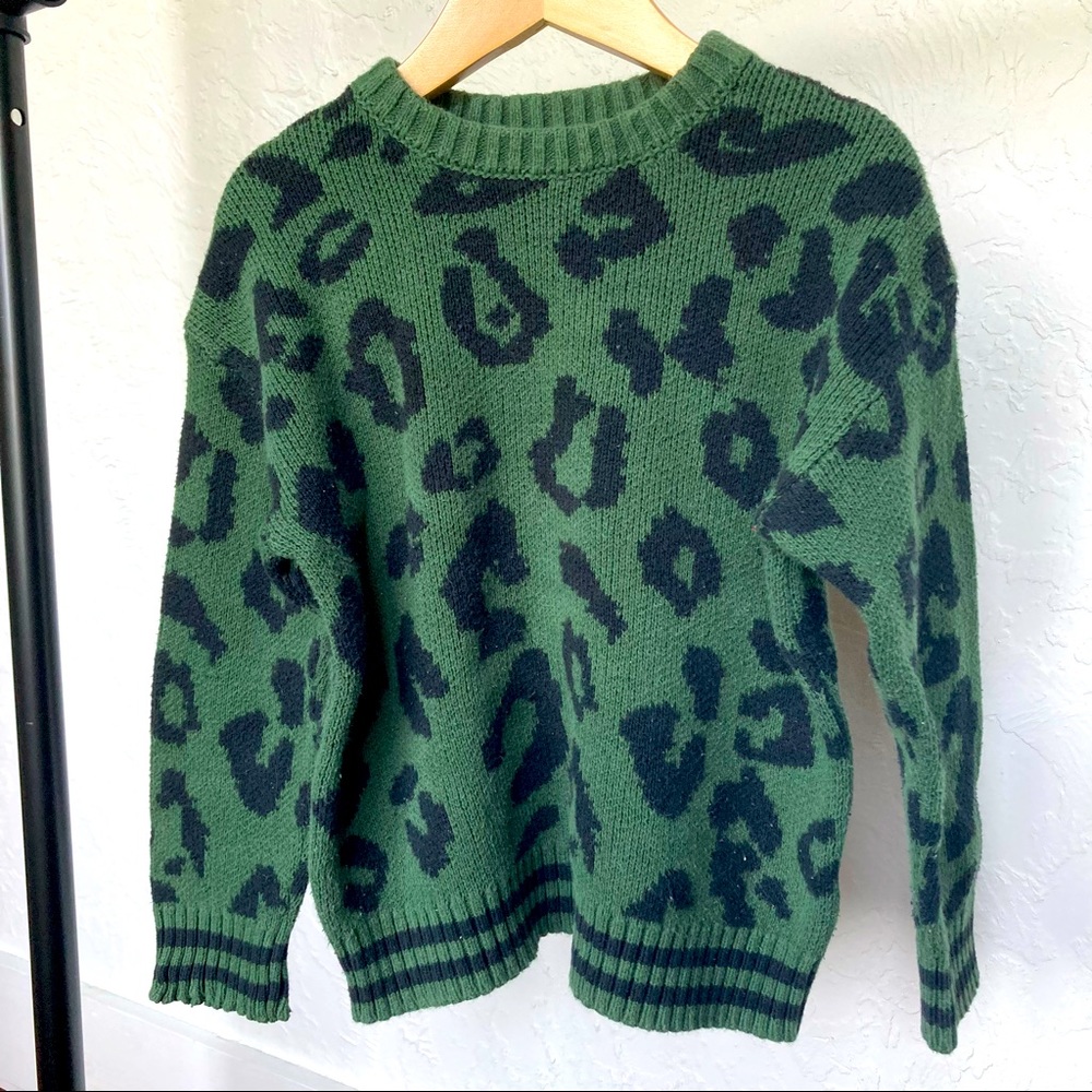 🐃EUC- Ultra-Cool Green Leopard Print Sweater